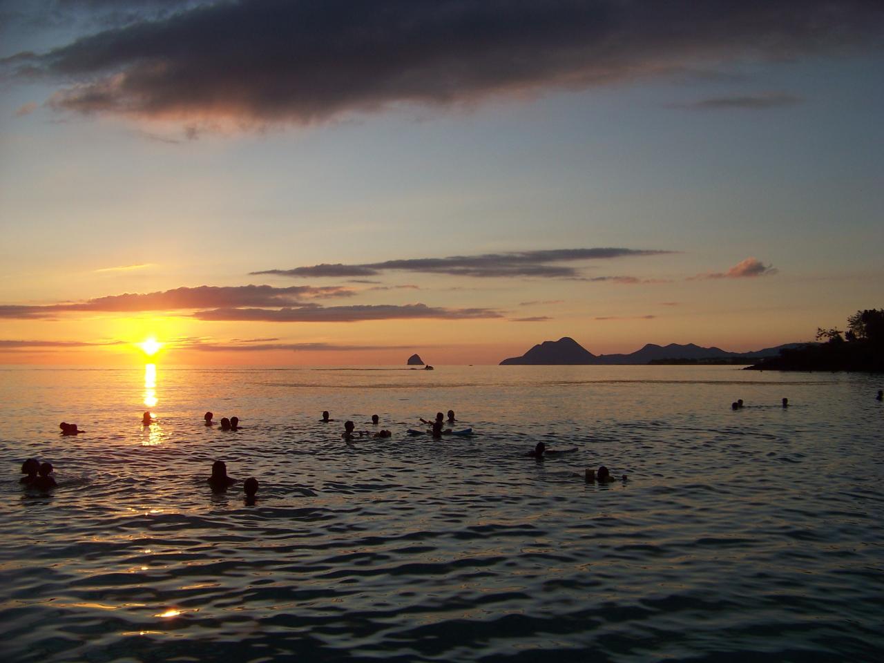 coucher de soleil (Morne Larcher et rocher du diamant au loin)